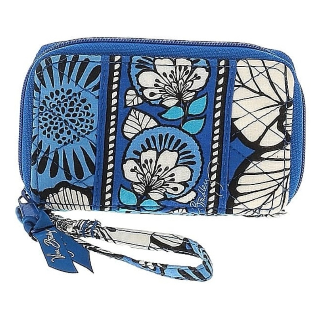 Vera Bradley wristlet/wallet in blue bayou pattern. NWOT - Picture 1 of 3
